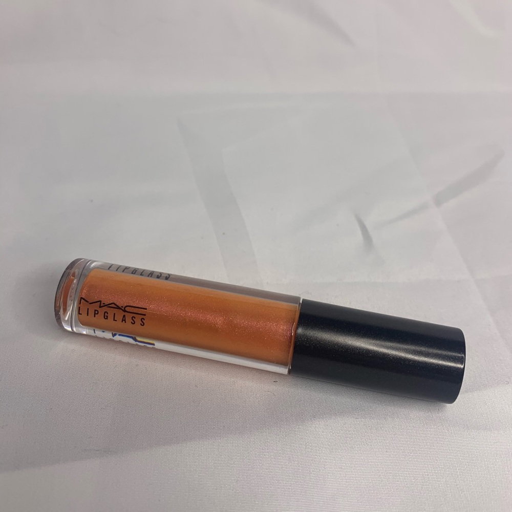 MAC lip glass SHAPESHIFTING PEACH